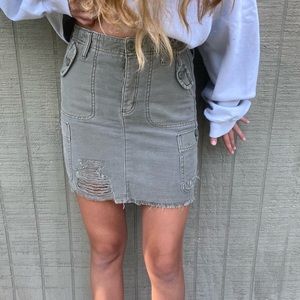 AMERICAN EAGLE GREEN SKIRT
